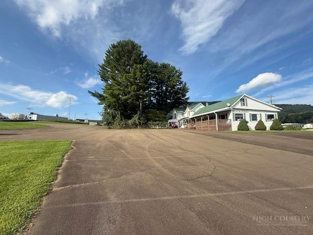 Image number 3 for the current listing