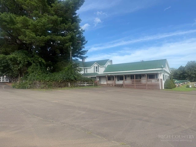 Image number 4 for the current listing