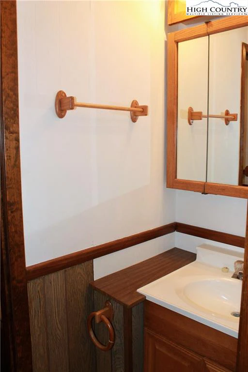 Image number 11 for the current listing