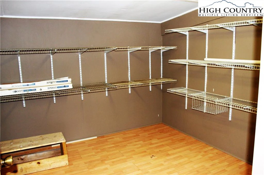 Image number 6 for the current listing