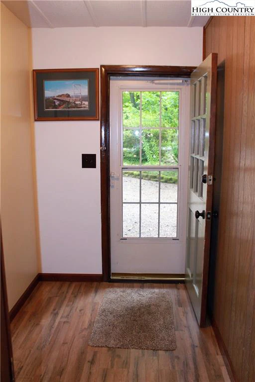 Image number 18 for the current listing