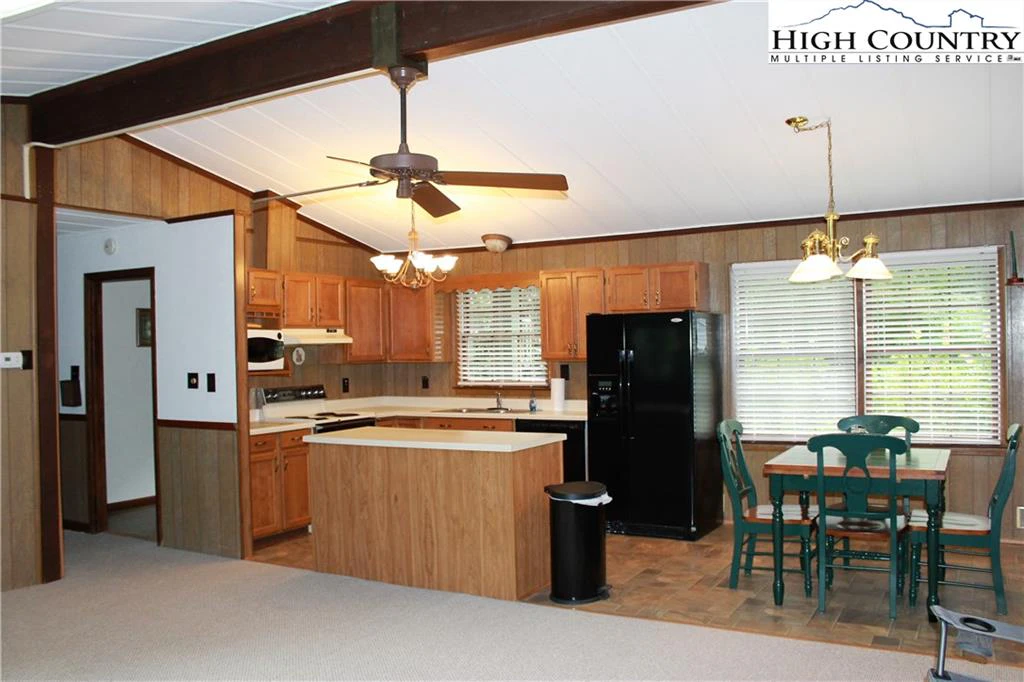 Image number 16 for the current listing