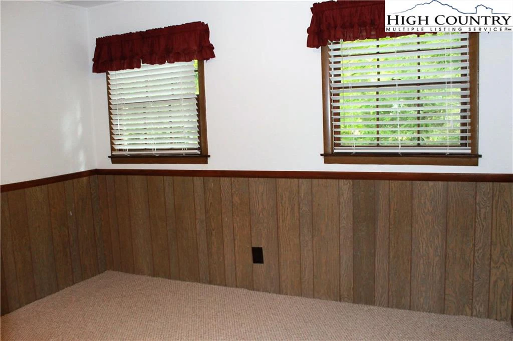 Image number 13 for the current listing