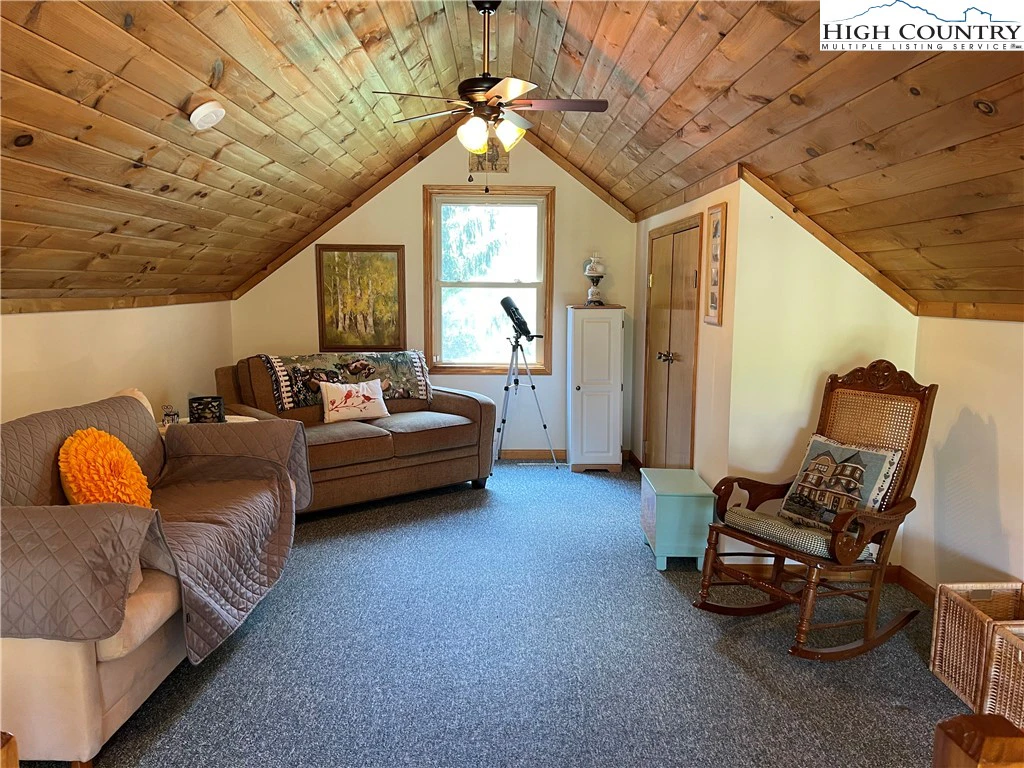 Image number 12 for the current listing