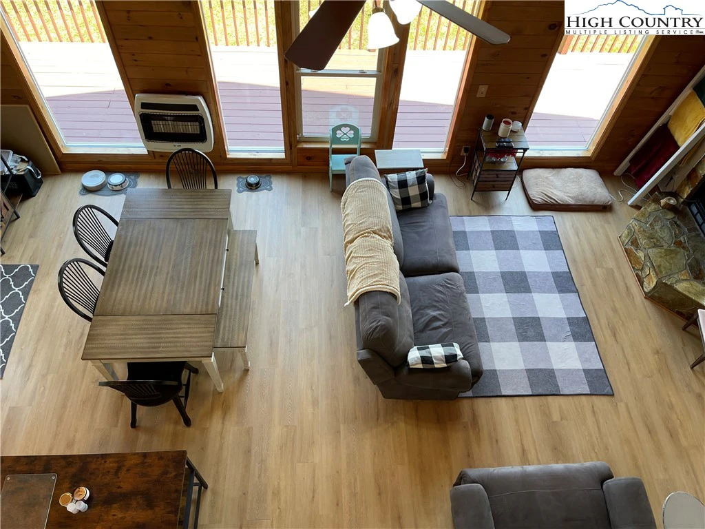 Image number 4 for the current listing