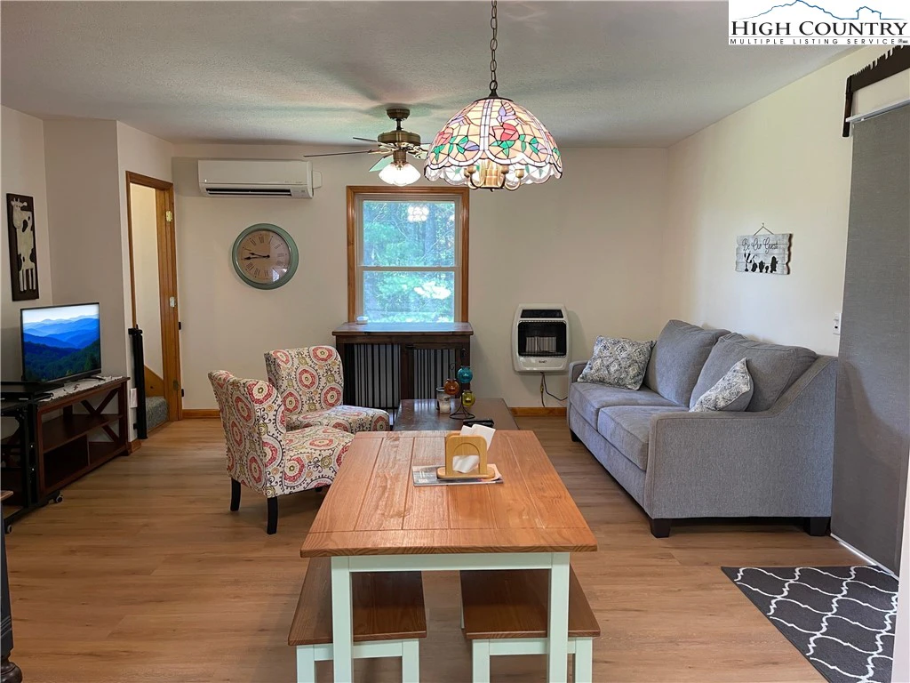 Image number 5 for the current listing