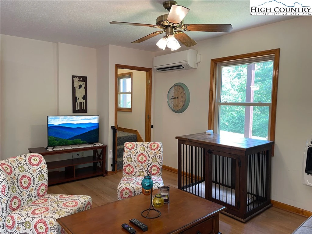 Image number 6 for the current listing