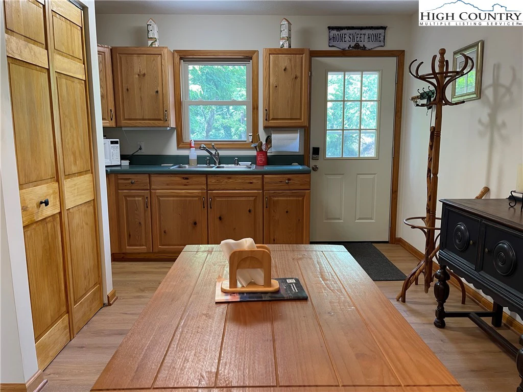 Image number 7 for the current listing