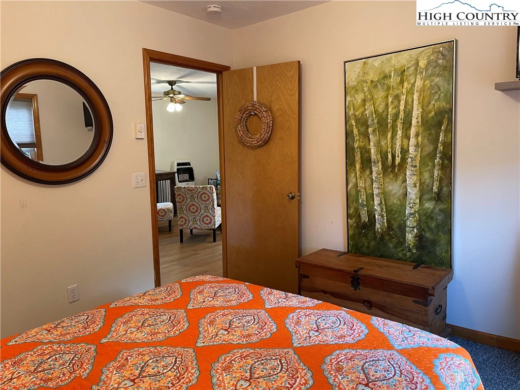 Image number 11 for the current listing