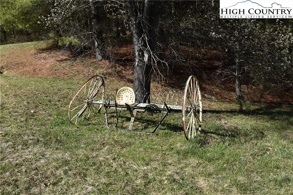 Image number 20 for the current listing