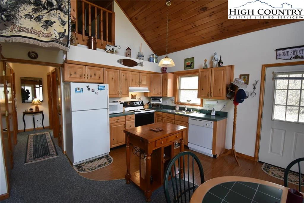 Image number 19 for the current listing