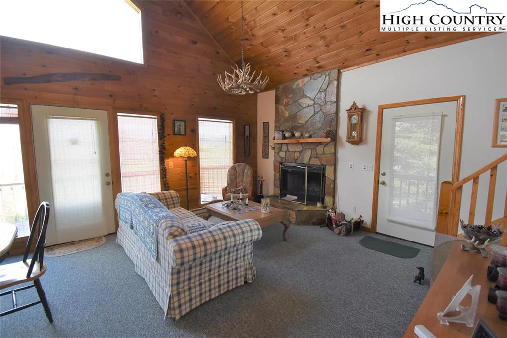 Image number 18 for the current listing