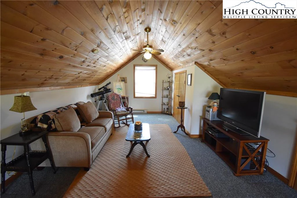 Image number 15 for the current listing