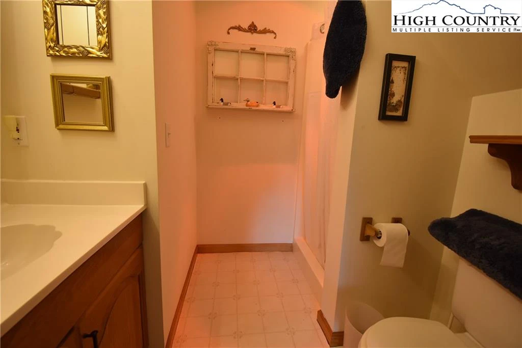 Image number 7 for the current listing