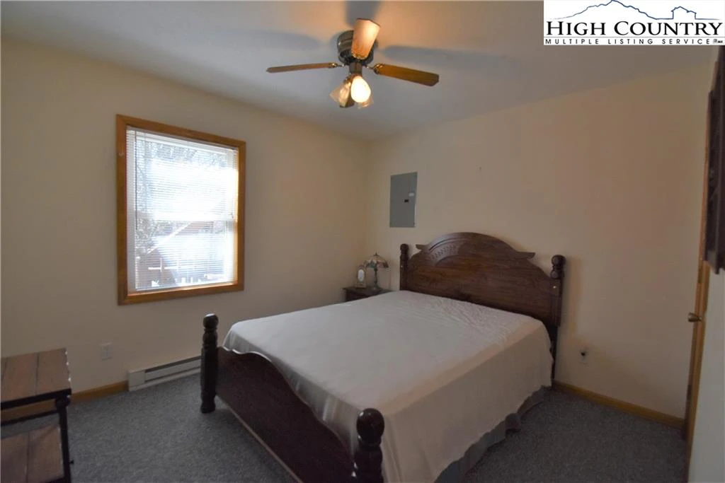 Image number 6 for the current listing