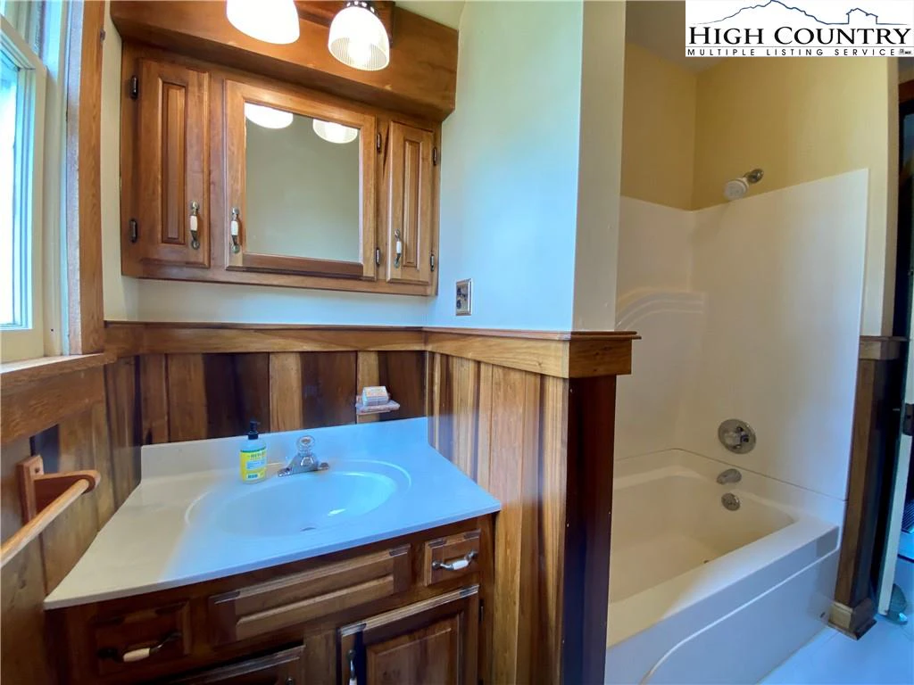 Image number 7 for the current listing