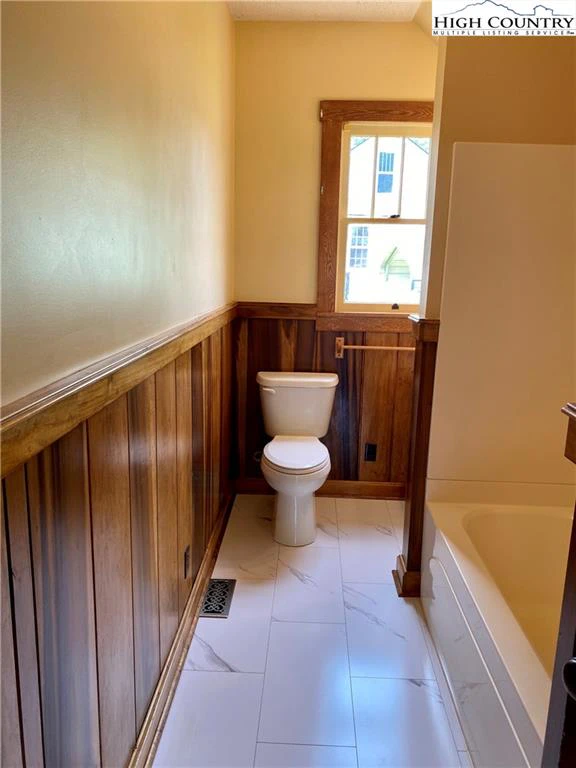 Image number 8 for the current listing