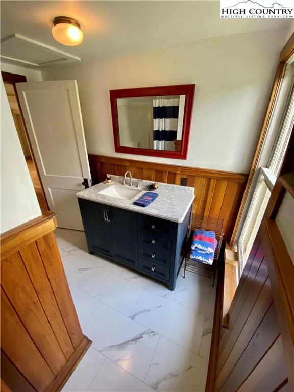 Image number 9 for the current listing