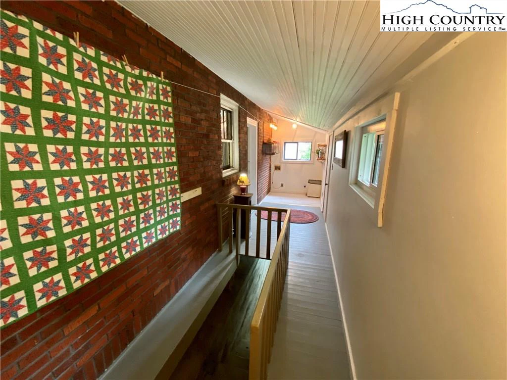 Image number 11 for the current listing
