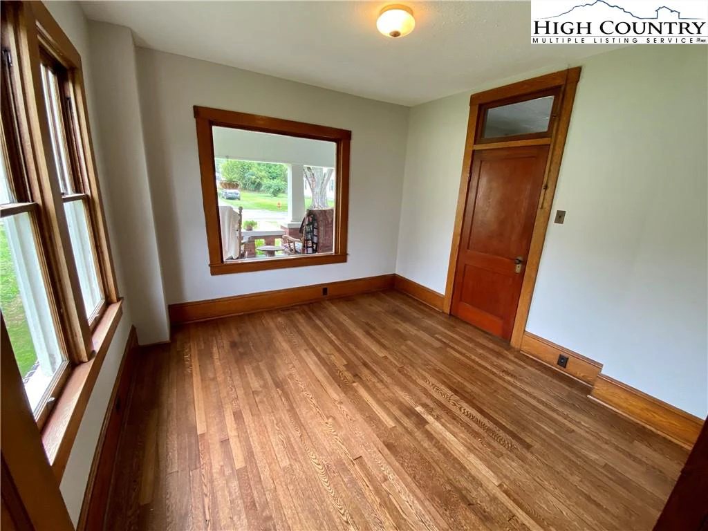 Image number 12 for the current listing