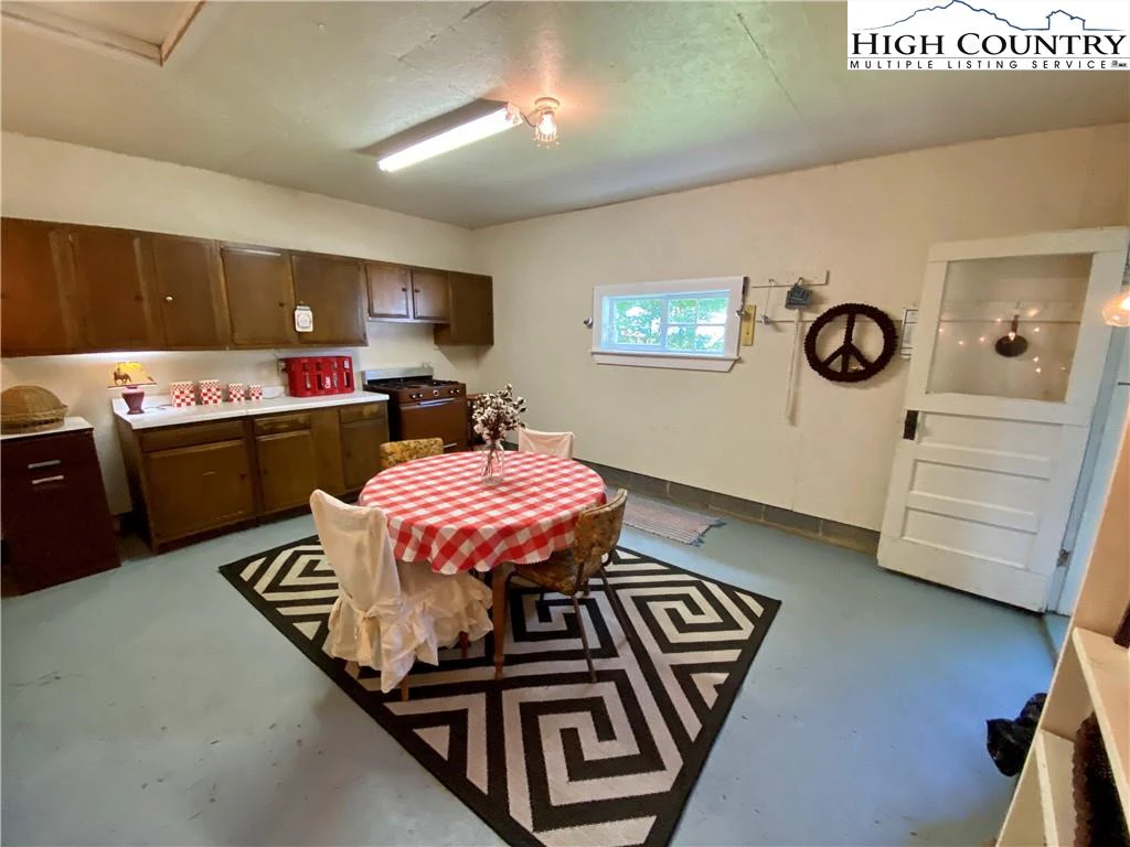 Image number 21 for the current listing