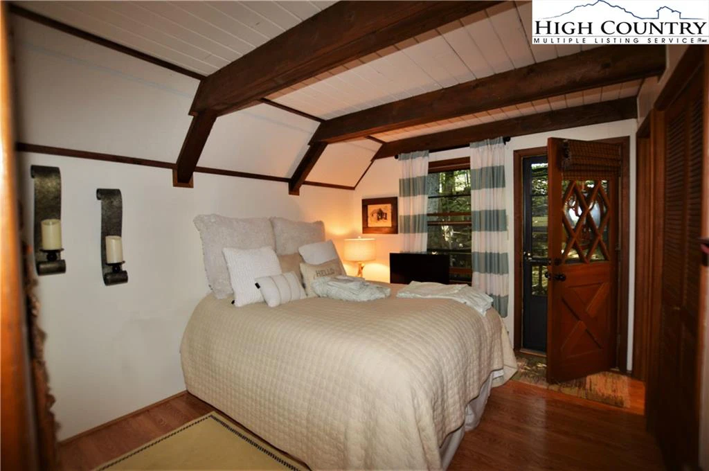 Image number 18 for the current listing
