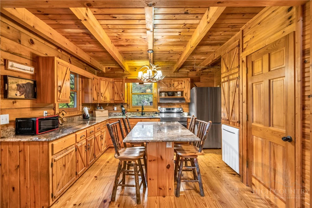 Image number 10 for the current listing
