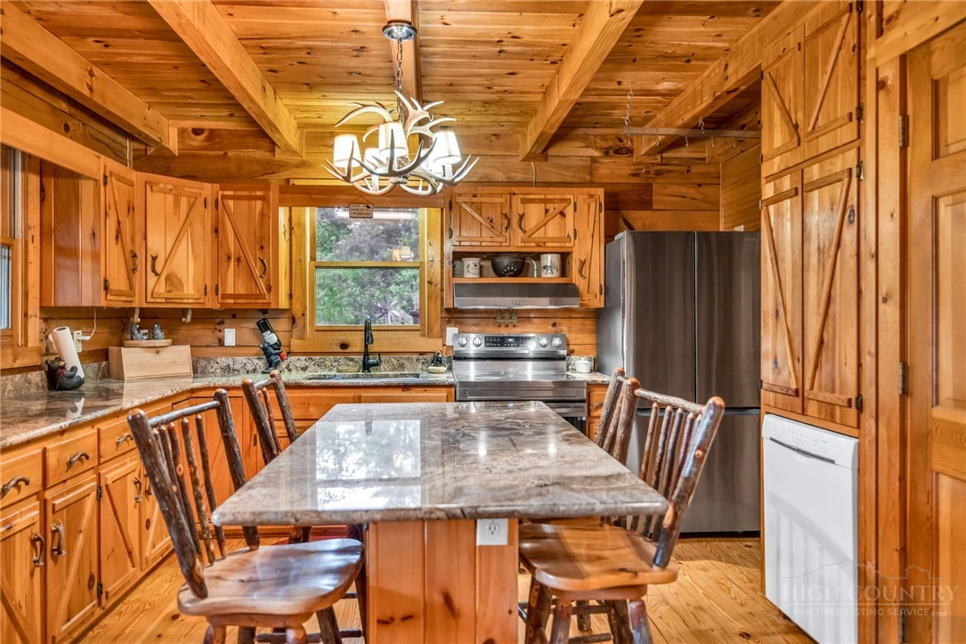 Image number 11 for the current listing