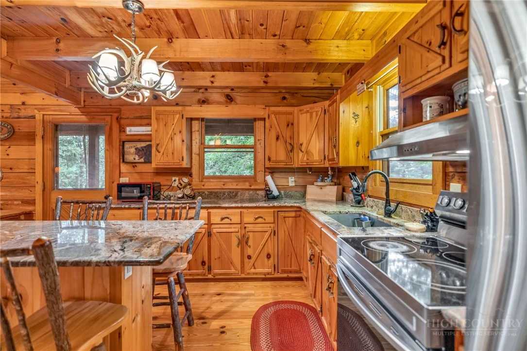 Image number 14 for the current listing