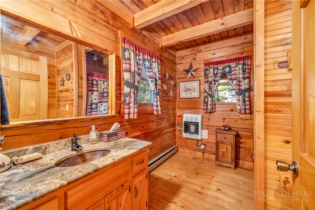 Image number 15 for the current listing