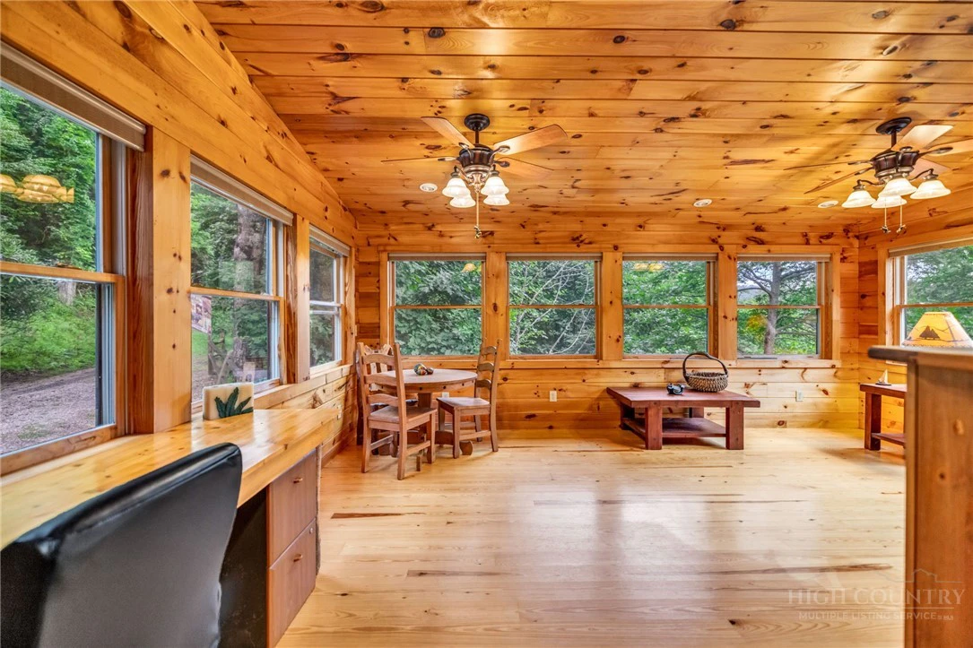 Image number 16 for the current listing