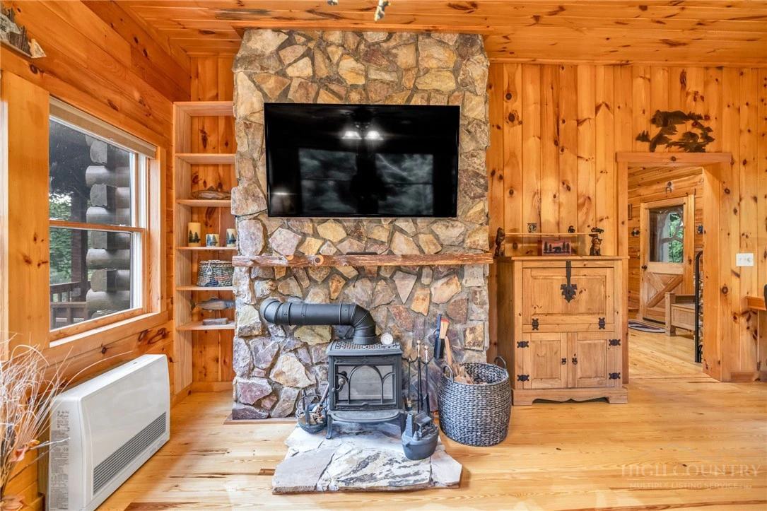 Image number 18 for the current listing