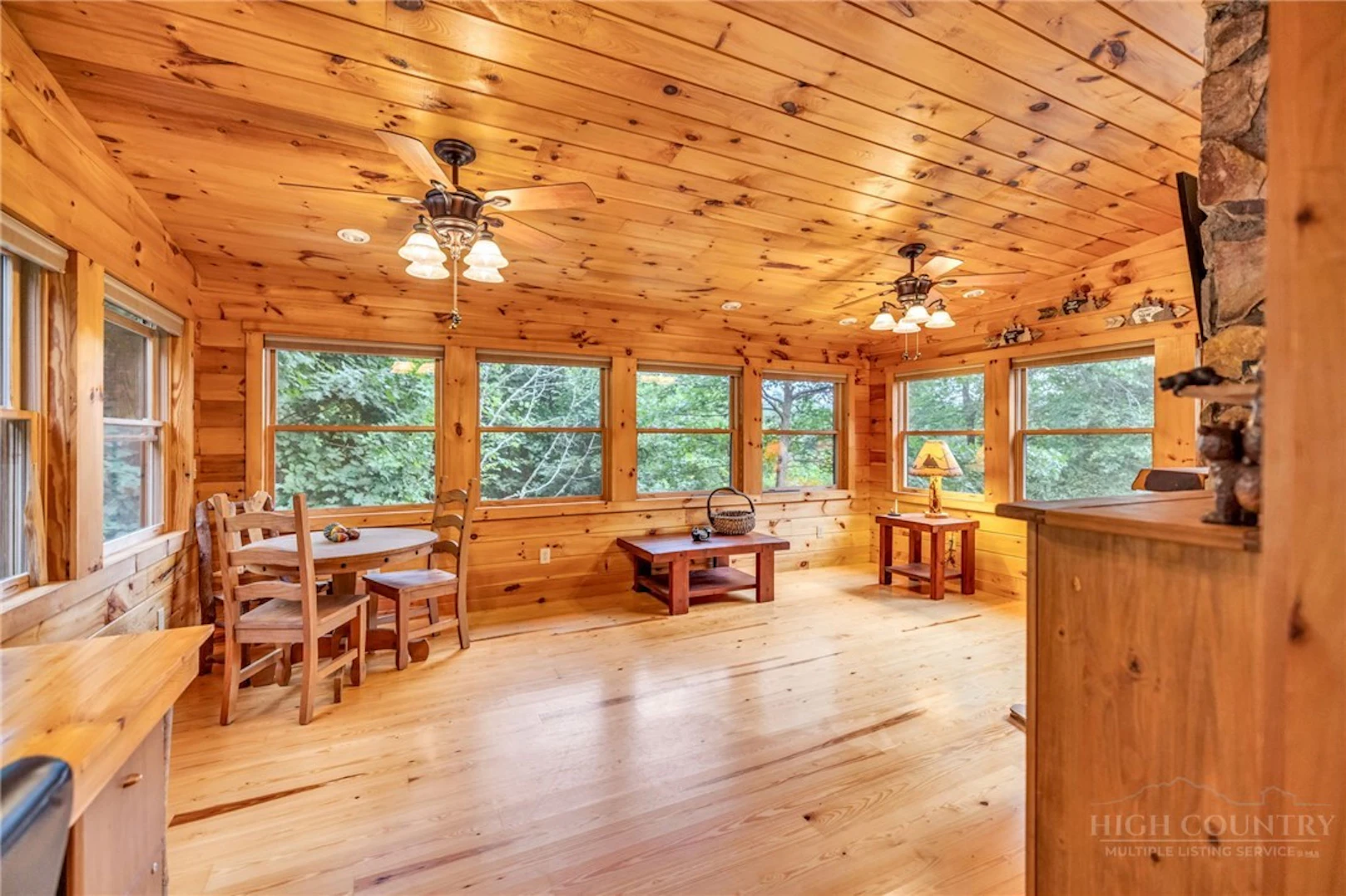 Image number 19 for the current listing
