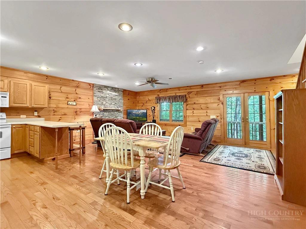 Image number 11 for the current listing