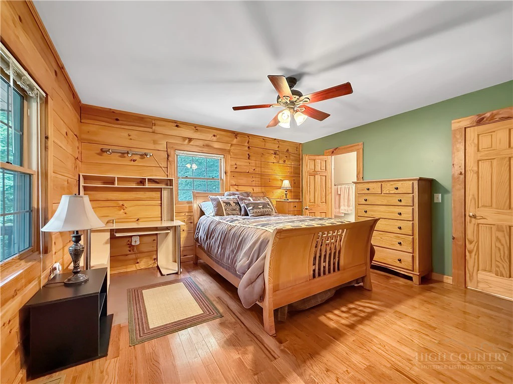 Image number 14 for the current listing