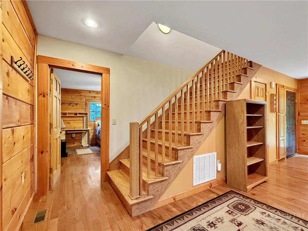 Image number 20 for the current listing