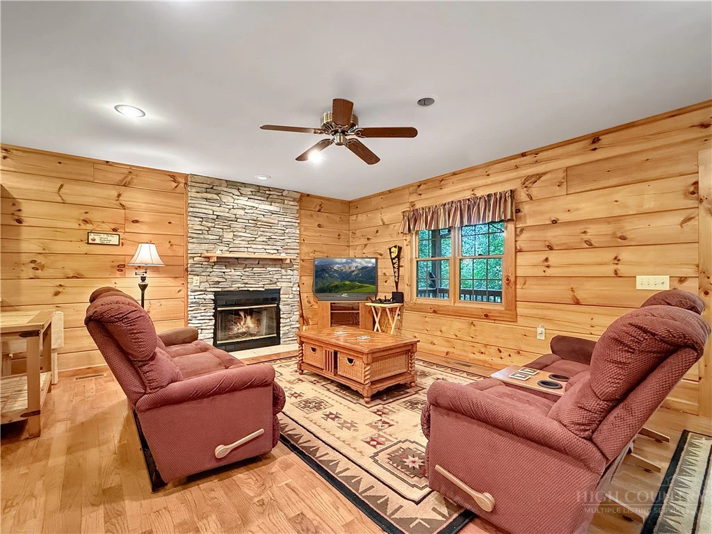 Image number 7 for the current listing