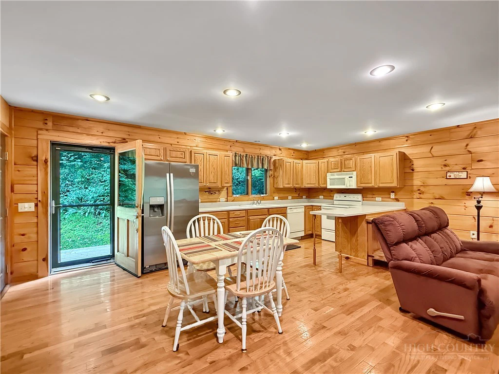 Image number 8 for the current listing