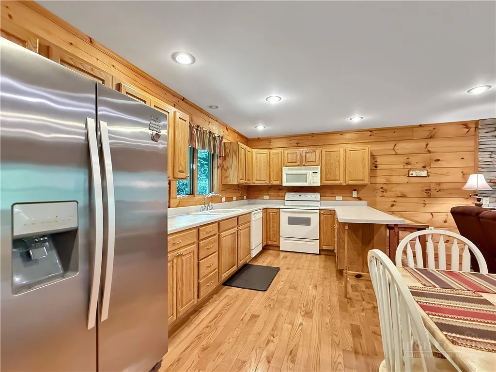 Image number 9 for the current listing