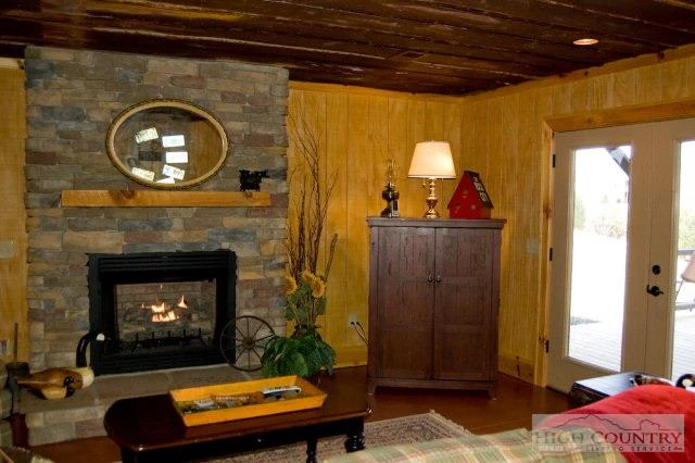 Image number 20 for the current listing