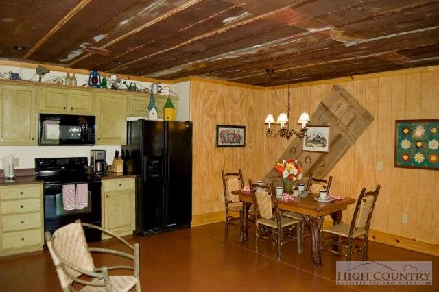 Image number 4 for the current listing