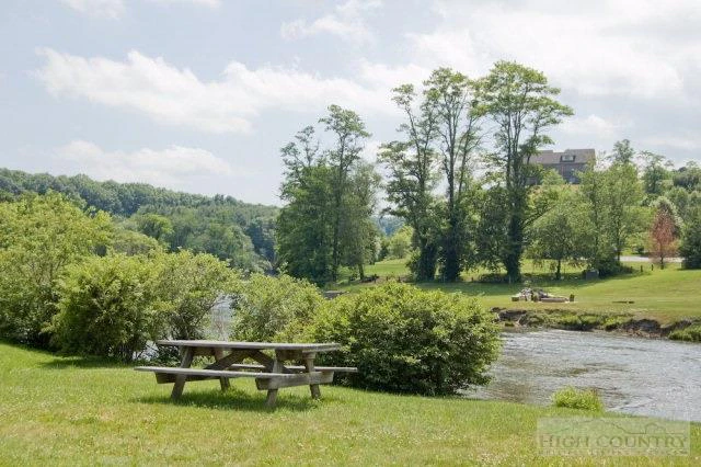 Image number 2 for the current listing