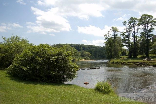 Image number 11 for the current listing