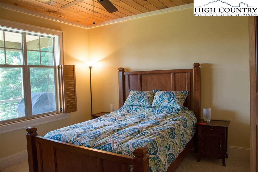 Image number 3 for the current listing