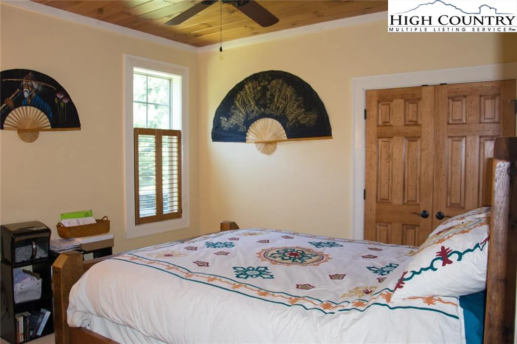 Image number 4 for the current listing