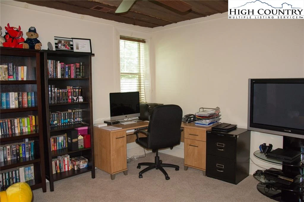 Image number 13 for the current listing