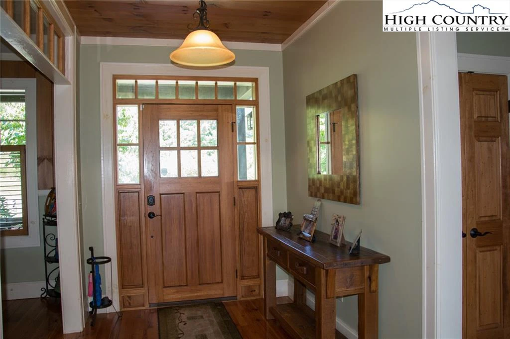 Image number 28 for the current listing