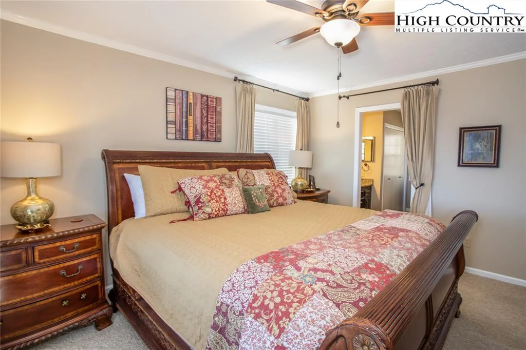 Image number 21 for the current listing