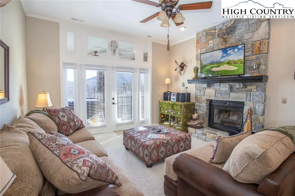 Image number 6 for the current listing