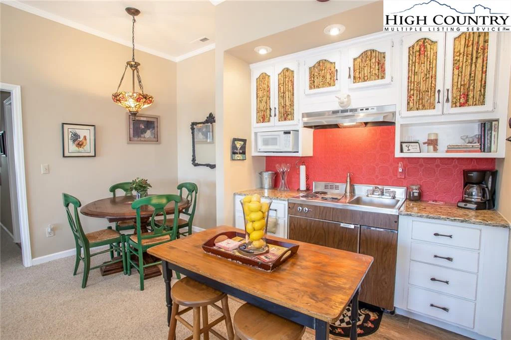 Image number 7 for the current listing